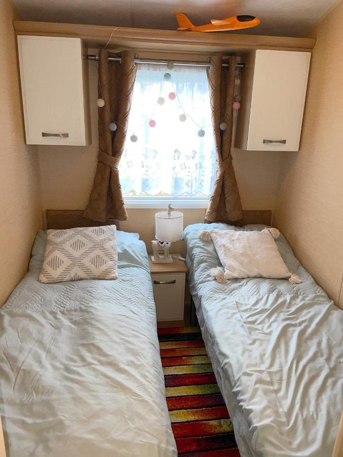 Caravan For Rent At Tattershall Holiday Park Bagian luar foto