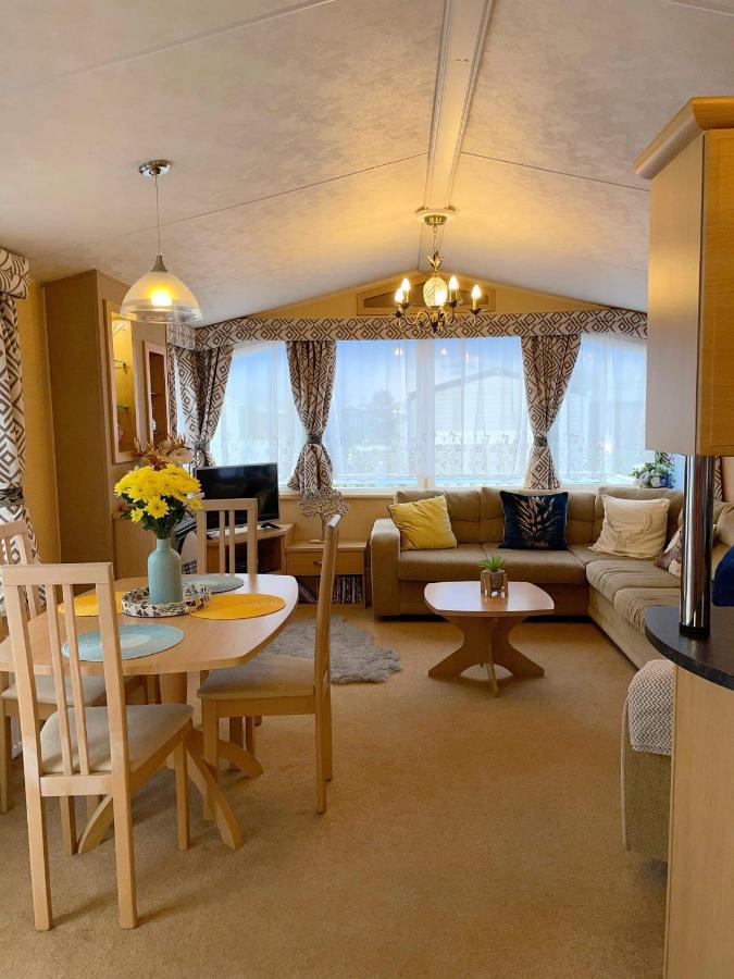 Caravan For Rent At Tattershall Holiday Park Bagian luar foto