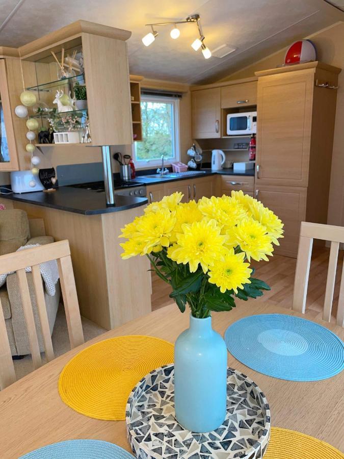 Caravan For Rent At Tattershall Holiday Park Bagian luar foto