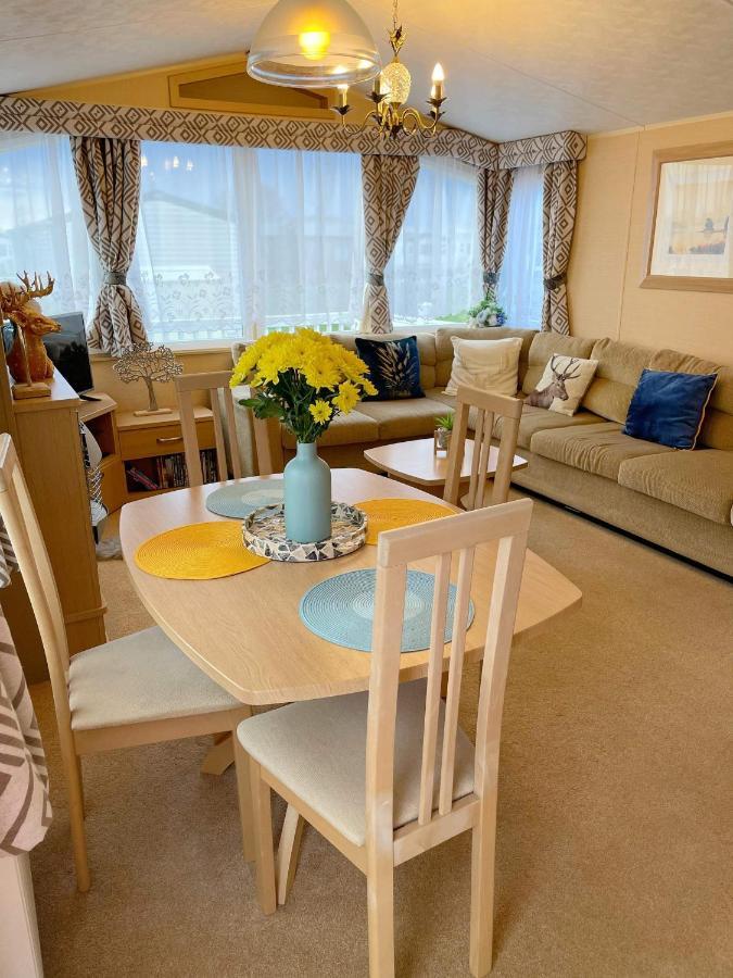 Caravan For Rent At Tattershall Holiday Park Bagian luar foto