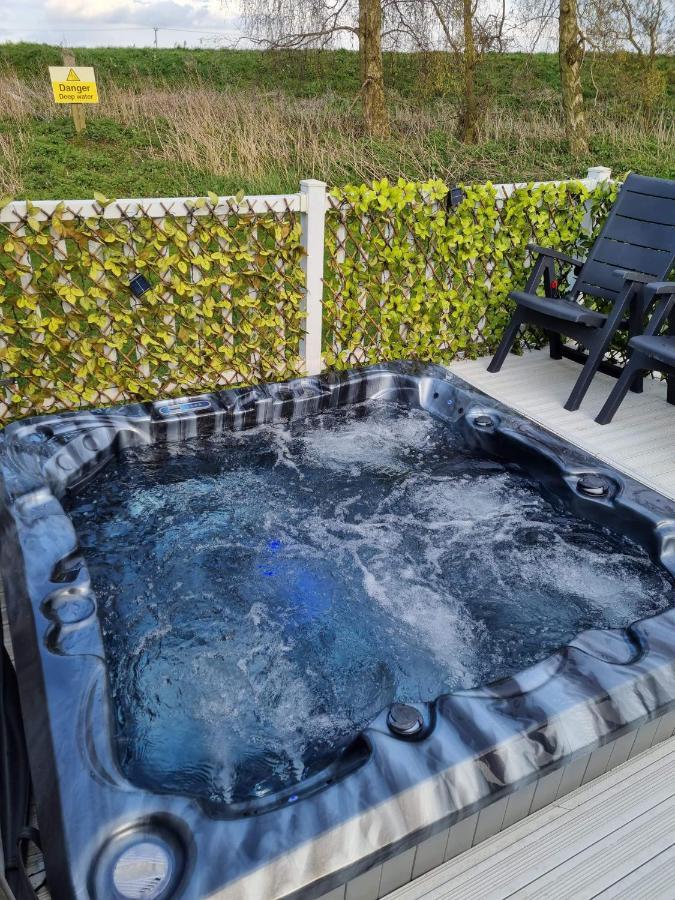 Caravan For Rent At Tattershall Holiday Park Bagian luar foto