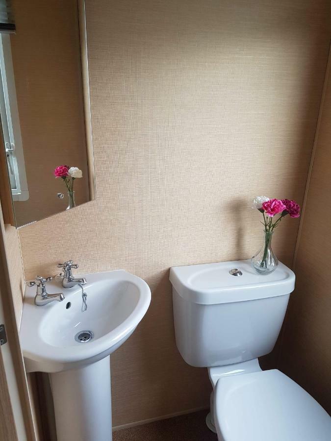 Caravan For Rent At Tattershall Holiday Park Bagian luar foto