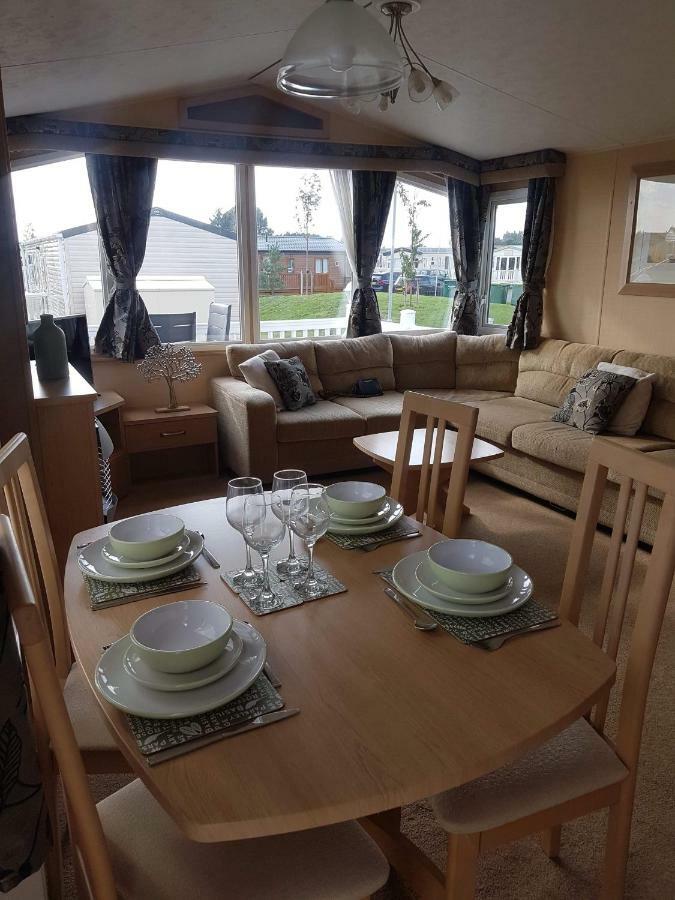 Caravan For Rent At Tattershall Holiday Park Bagian luar foto