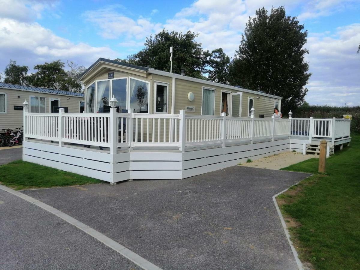 Caravan For Rent At Tattershall Holiday Park Bagian luar foto