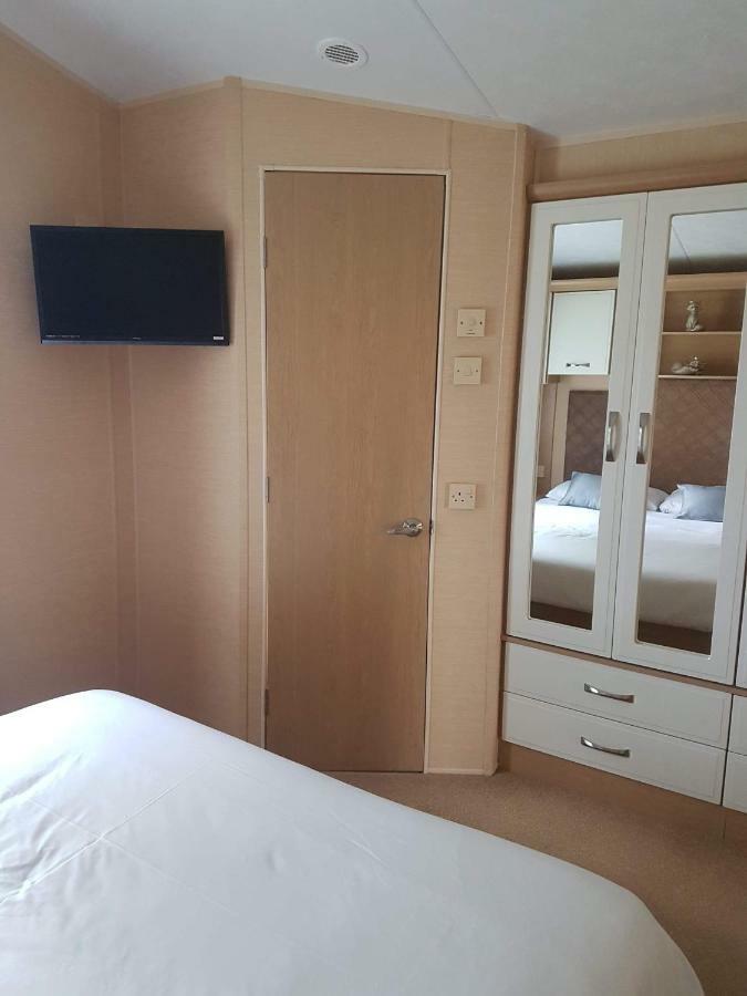 Caravan For Rent At Tattershall Holiday Park Bagian luar foto