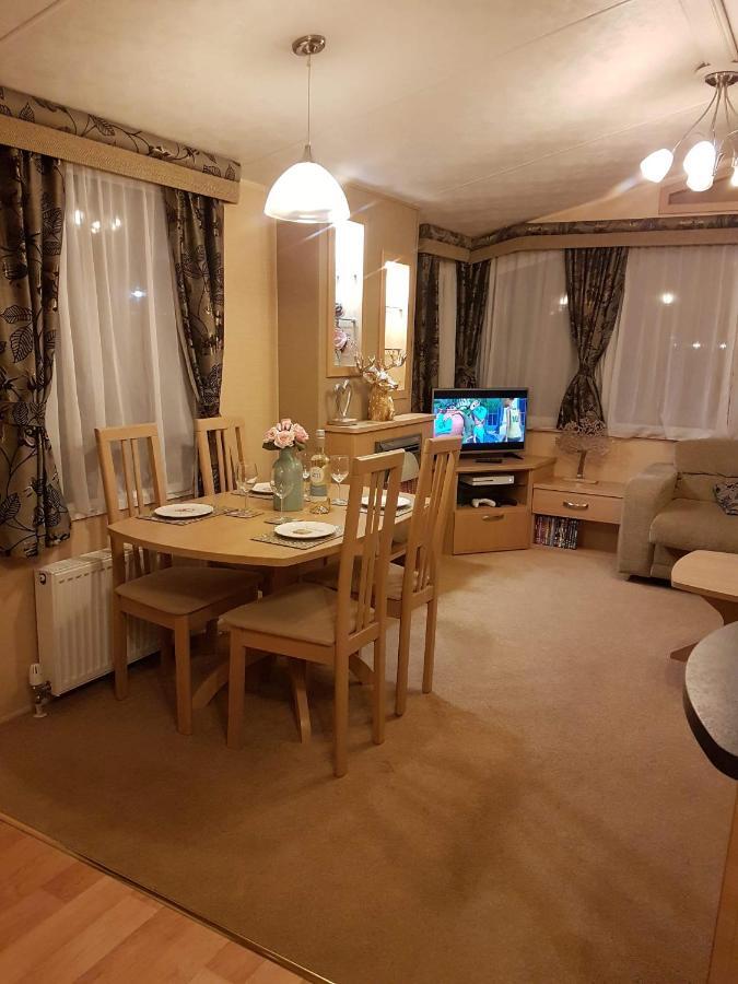 Caravan For Rent At Tattershall Holiday Park Bagian luar foto